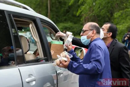 ABD’deki Müslümanlar corona virüs salgını nedeniyle araçlarından inmeden bayramlaştı