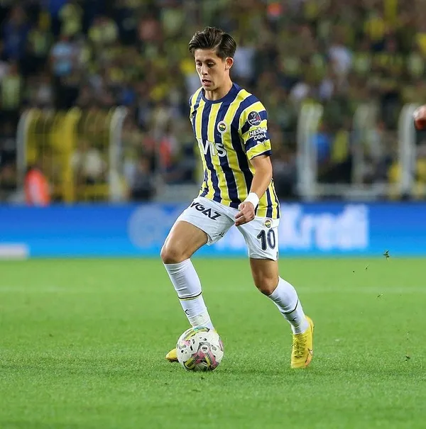 fenerbahcenin-genc-ismi-arda-gulerden-alkislanacak-hareket-1667644634317.jpeg Fenerbahçe'nin genç ismi Arda Güler'den alkışlanacak hareket-2