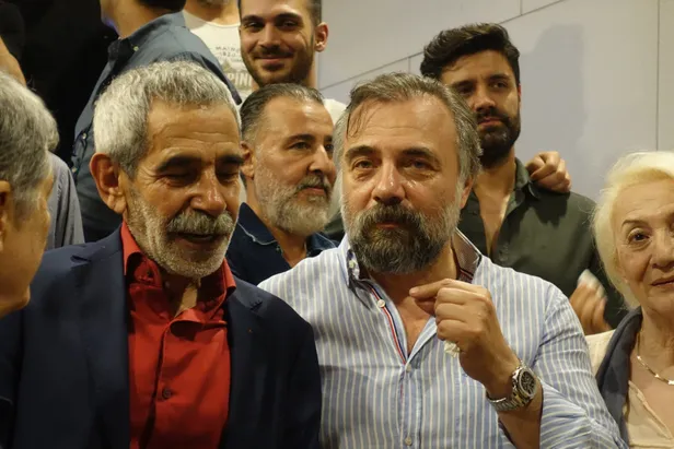 "Eşkıya Dünyaya Hükümdar Olmaz" ekibi sezon finalini birlikte izledi-1