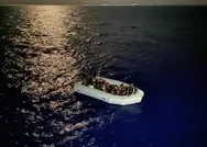 Muğla açıklarında Yunanistan tarafından Türk kara sularına itilen lastik bottaki 16 düzensiz göçmen kurtarıldı