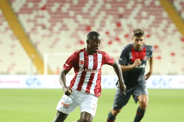 Sivasspor Karagümrük ile berabere kaldı! Ligde galibiyetleri yok
