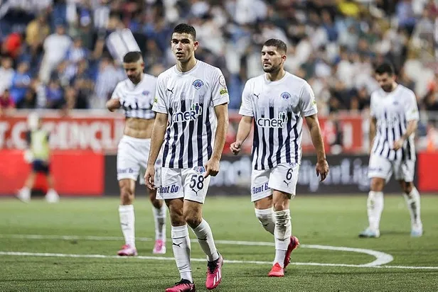 istanbulda-yol-yagmuru-trabzonspor-kasimpasayi-5-1-maglup-etti-1693598974387.jpeg İstanbul'da gol yağmuru! Trabzonspor, Kasımpaşa'yı 5-1 mağlup etti-9