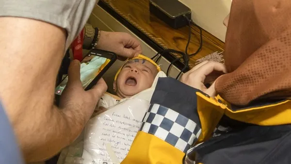 turkiyenin-kucakladigi-enkaz-bebegin-filmlere-konu-olan-hikayesi-enkaz-bebegin-amcasi-kardesimin-emanetine-kav-1676614927902.jpg Türkiye’nin kucakladığı 'Enkaz’ bebeğin filmlere konu olan hikayesi! Enkaz bebeğin amcası "Kardeşimin emanetine kavuştum"-2