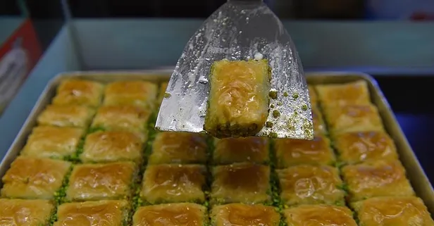 Baklavada akılalmaz hile! Fıstık yerine içine bakın ne katıyorlar