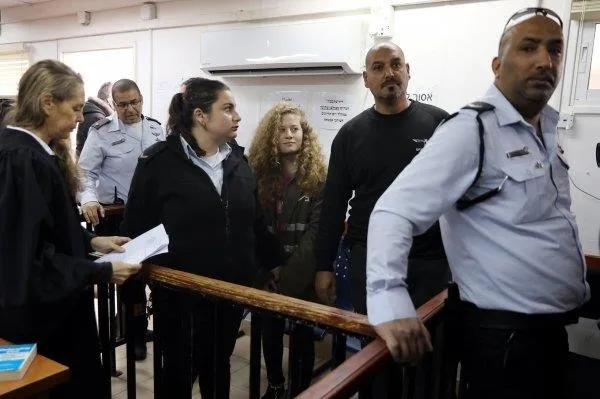Filistinli cesur kız Ahed'in duruşması yine ertelendi-1