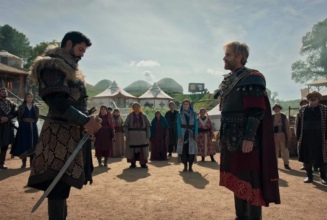 Osman Bey ve Komutan Lucas karşı karşıya