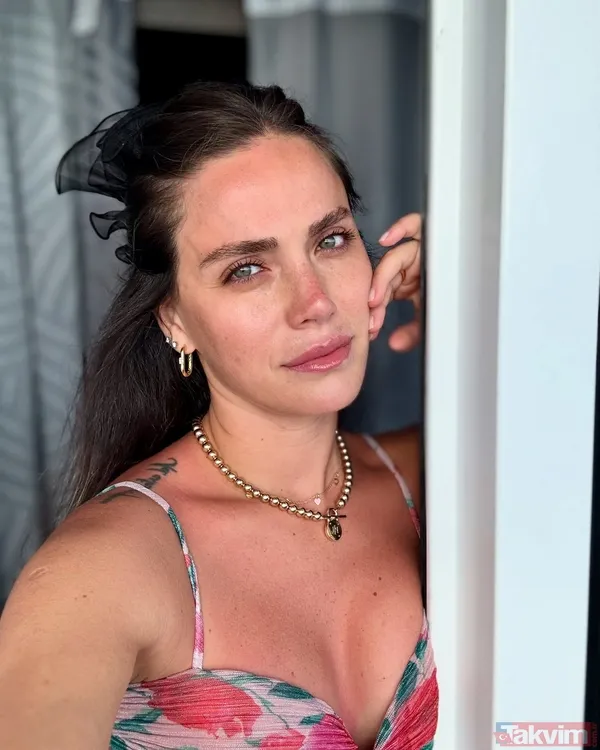 Farklı zamanlarda doğmuş aynı kişi gibi... Ceyda Ateş kızı Thalia ve kendi çocukluk fotoğrafını paylaştı - 4