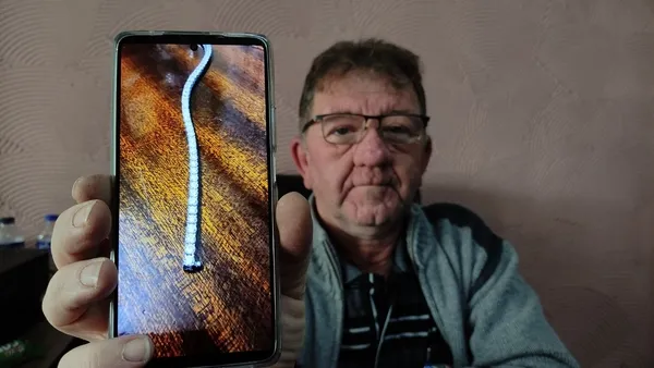 2-milyonluk-pirlanta-kolyeyi-yolda-buldu-bulmak-icin-cebinden-500-lira-harcadigi-sahibi-tarafindan-azarlandi-1638619693280.jpg 2 milyonluk pırlanta kolyeyi yolda buldu! Bulmak için cebinden 500 lira harcadığı sahibi tarafından azarlandı-2