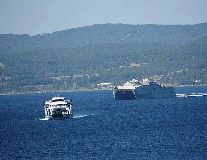 Dikkat çeken görüntü! ABD savaş gemisi...