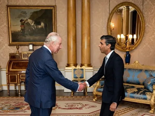 son-dakika-kral-3-charlestan-yetkiyi-aldi-ingiltere-basbakani-sunak-trussun-hatalarini-duzeltmek-icin-basbakan-1666696088684.jpg İngiltere'nin yeni başbakanı Rishi Sunak Kral Charles'tan yetkiyi aldı göreve başladı! İngiliz medyası alay etti: Rishi Sunak bağımlı çıktı-2