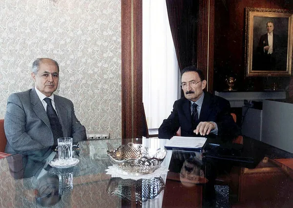 ahmet-necdet-sezer-darbe-imasi-yapan-aym-uyesine-sahip-cikti-1602751833648.jpg Ahmet Necdet Sezer, darbe iması yapan AYM üyesine sahip çıktı-3