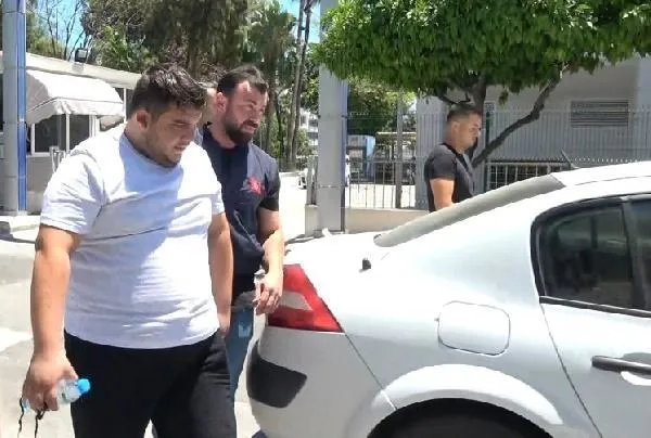 chpnin-mersinde-kuruttugu-agac-olayinda-yeni-gelisme-belediye-calisani-itiraf-etti-1658312270744.jpeg CHP'nin Mersin'de kuruttuğu ağaç olayında yeni gelişme! Belediye çalışanı itiraf etti-4