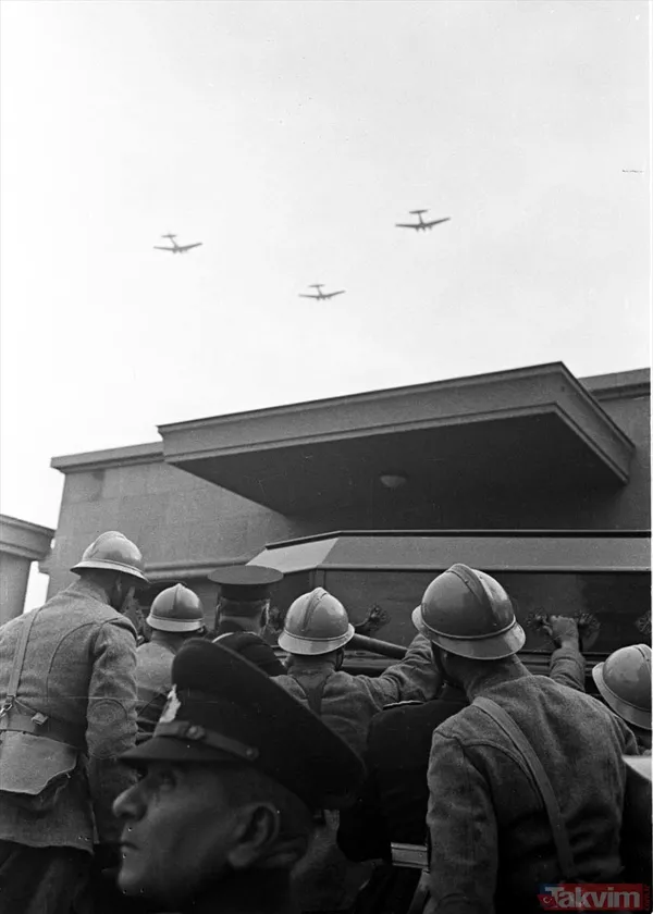 Arşivlerden çıkan fotoğraflarla 10 Kasım 1938 günü ve sonrasında yaşananlar! Büyük Önder Mustafa Kemal Atatürk'ün vefatı - 13