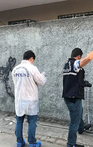 Adana'da hareketli gece! Kaçmak isterken bileği kırıldı