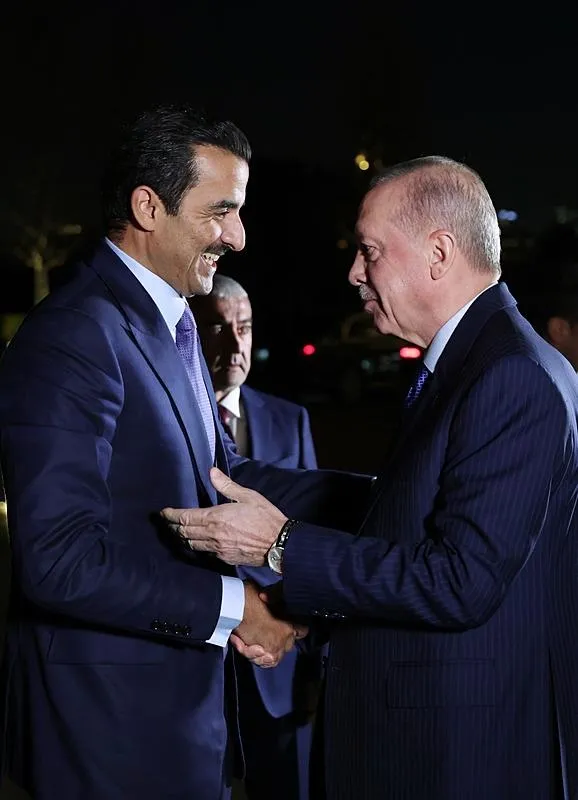 kulliyede-kritik-zirve-baskan-recep-tayyip-erdogan-katar-emiri-al-saniyi-kabul-etti-1734452350621.jpeg Başkan Recep Tayyip Erdoğan Katar Emiri Al Sani ile görüştü (AA)