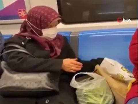Metroda fasulye ayıklayan teyze viral olan video hakkında konuştu! Güzel yorum yapanlara enfes vaat!-3