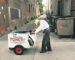 Yaşlı dondurmacı vicdanları eritti