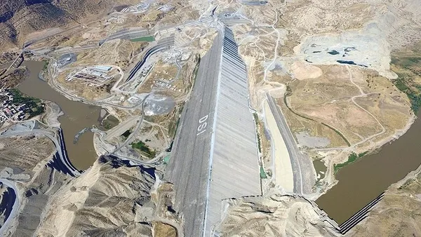 tarim-ve-orman-bakani-bekir-pakdemirli-ulkemizin-en-buyuk-4-hidroelektrik-santrali-olan-ilisu-prof-dr-veysel-eroglu-baraji-tam-kapasite-uretime-baslad-1608796571383.jpg Tarım ve Orman Bakanı Bekir Pakdemirli: Ülkemizin en büyük 4. hidroelektrik santrali olan Ilısu Prof. Dr. Veysel Eroğlu Barajı tam kapasite üretime başladı-3