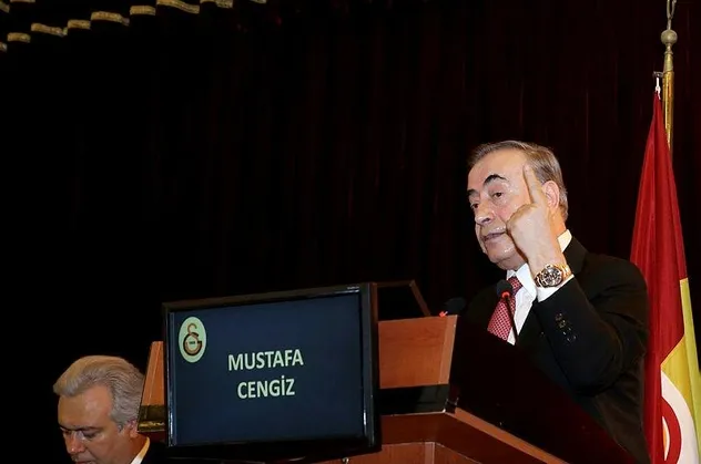 Galatasaray Divan Kurulu toplantısında büyük gerginlik! Dursun Özbek yönetimi eleştirdi, Cengiz sert cevap verdi