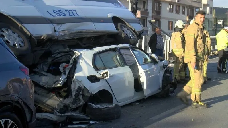 Maltepe'de kontrolden çıkan vinç 7 aracı biçti!-2