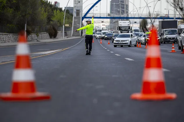 Yola çıkacaklar dikkat! İstanbul'da bazı yollar trafiğe kapatıldı