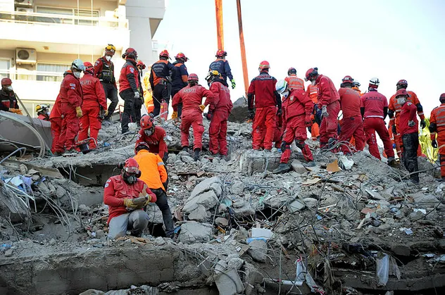 İzmir depreminde yerle bir olan evlere çürük raporu verildiği ortaya çıktı!