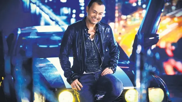 aracinda-uyuyor-serdar-ortac-vip-aracini-adeta-evi-gibi-kullaniyor-1694382313956.jpeg Aracında uyuyor! Ünlü popçu Serdar Ortaç VIP aracını evi gibi kullanıyor-2