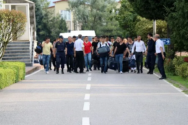 Askerlerin kimi 5 gün, kimi 6 ay kala erken terhis heyecanı yaşadı-7