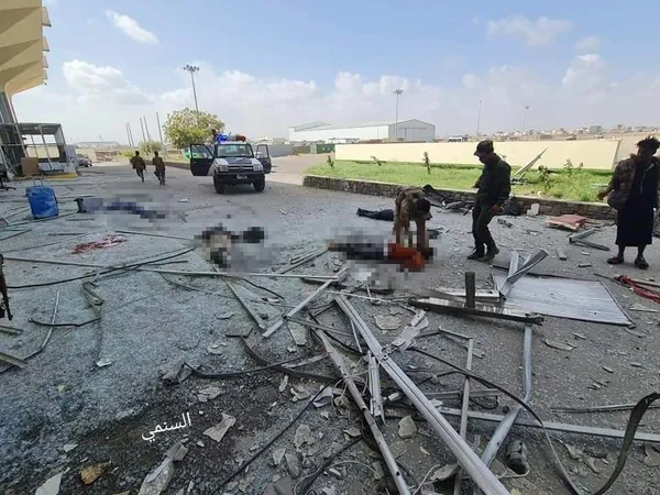 son-dakika-yemende-aden-havalimaninda-patlama-1609327573227.jpg