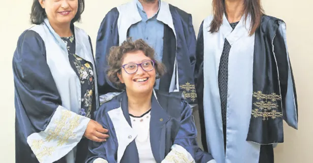 Ebru engelleri aştı! Hedefi akademisyen olmak