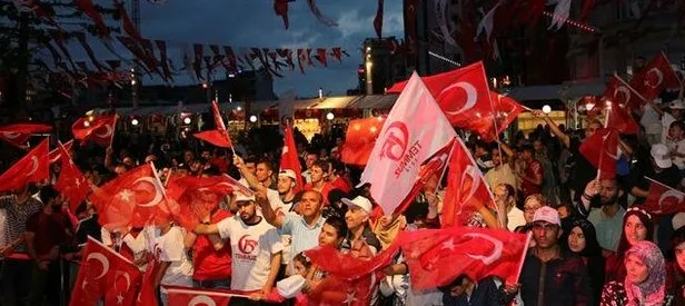 Türkiye Demokrasi Nöbeti’nde meydanları doldurdu