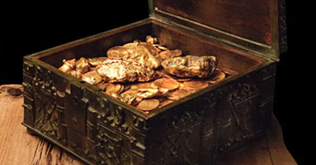 Yüzyılın en büyük hazinesi: Paha biçen çıkmıyor! Kazmayı vurduğu yerden altın fışkırdı