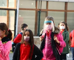 Sınıfta pozitif öğrenci çıkarsa temaslı risk derecesine göre karar verilecek