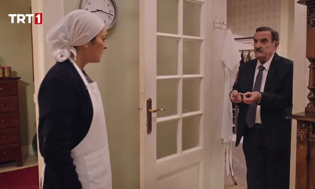 medet-umudu-kagitta-masumlar-apartmani-32-bolum-fragmani-haykirisi-can-yakti-sirli-not-ayyuka-cikacak-1619771328772.jpg Medet umudu kağıtta! Masumlar Apartmanı 32. bölüm fragmanı: Haykırışı can yaktı sırlı not ayyuka çıkacak-2