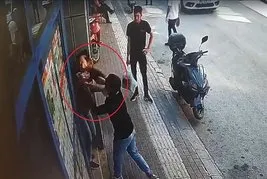 Kasiyere yumruk atan saldırgana müdahale eden müşteri konuştu: Bir kadın darbediliyordu duramadım