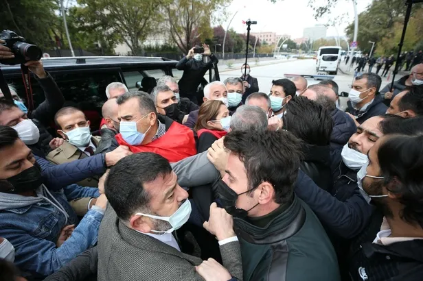 CHP ve HDP’li vekiller koronavirüs nedeniyle ziyaretçi kabul edilmeyen TBMM’ye DİSK üyelerini zorla sokmak istediler