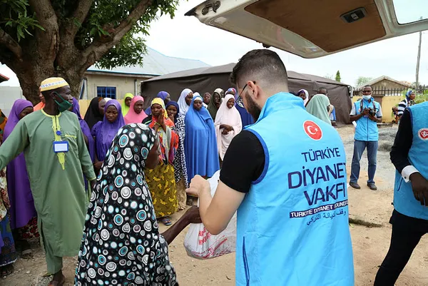 turkiye-diyanet-vakfi-etiyopya-ve-nijeryada-ihtiyac-sahiplerine-45-bin-300-hisse-kurban-eti-ulastirdi-1596213736559.jpg