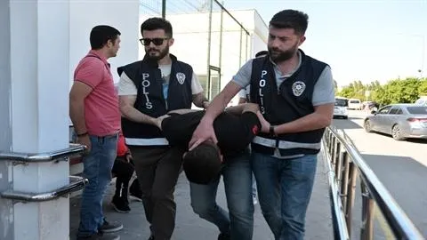 adanada-baba-ile-8-yasindaki-oglunu-vurdular-bir-de-tehdit-sirada-6-kisi-daha-var-1708510918580.jpeg Adana'da baba ile 8 yaşındaki oğlunu vurdular! Bir de tehdit: "Sırada 6 kişi daha var"-2