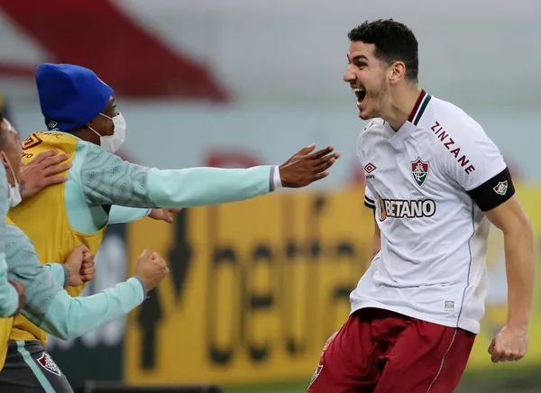 fenerbahcede-stoper-operasyonu-suruyor-henrique-tamam-nino-yolda-1658742393278.jpg Fenerbahçe'de stoper operasyonu sürüyor! Henrique tamam, Nino yolda-4