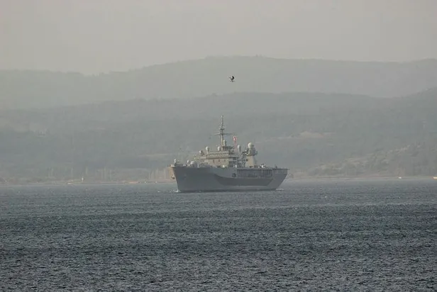 abdnin-amiral-gemisi-uss-mount-whitney-canakkale-bogazina-girip-akdenize-dogru-yol-aldi-1636987384703.jpeg