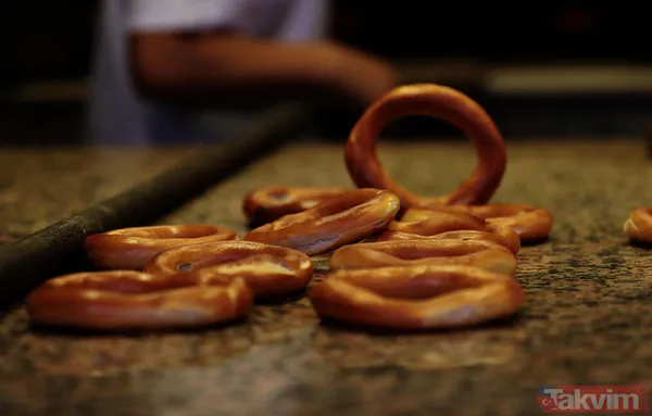 Recep Tayyip Erdoğan'ın Rize Ziyareti Sırasında Gazetecilere İkram Ettiği Rize Simidi Kentin Köklü Lezzetlerinden Birini Yeniden Gündeme Taşıdı. Susamsız Yapısı...