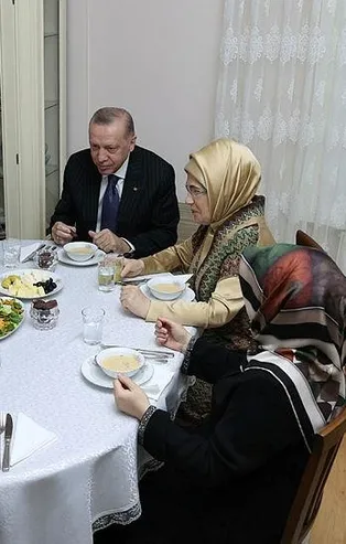 Başkan Erdoğan'ı iftarda evinde ağırlayan aile konuştu: "Samimi yaklaşımları farkını ortaya koyuyor"
