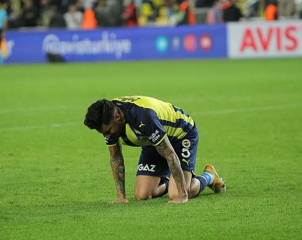 Fenerbahçe evinde Alanyaspor'a 2-1 yenildi taraftarlar çileden çıktı! Kadıköy'de Ali Koç istifa sesleri...-3