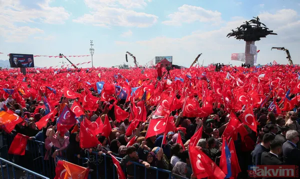 Türkiye Yüzyılı'nın şafağı söküyor! İzmir Gündoğdu Meydanı'nda tarihi kalabalık: Başkan Erdoğan için "Tayyip Baba" sloganları - 13