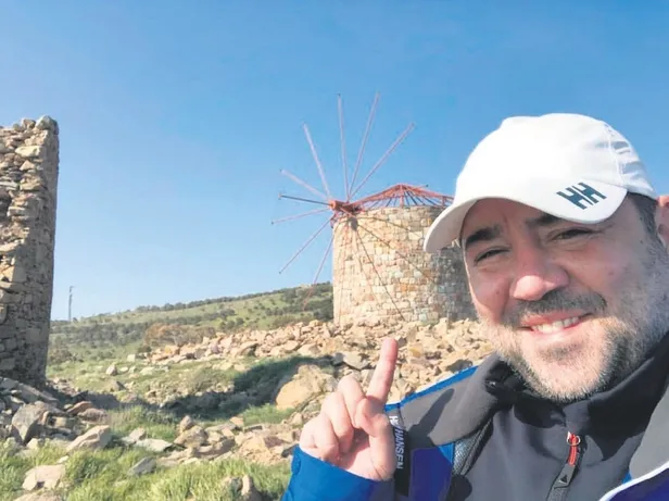 Ata Demirer, ‘Olanlar Oldu’ filmine ilham veren Bozcaada’da bulunan değirmeni, yeniletti-1
