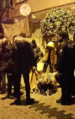 Son dakika: Küçükçekmece'de bıçaklı kavga: 3 yaralı