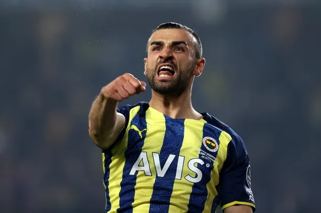 11’deki yerini kaybettiği için ayrılmayı düşünen Serdar Dursun'a Jesus freni