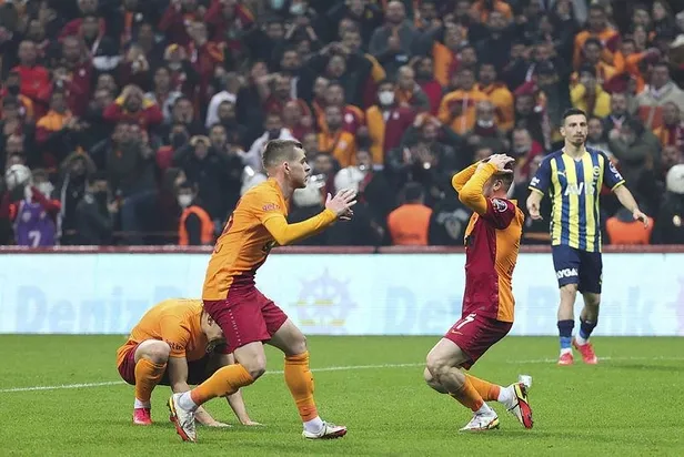 galatasarayda-genclik-sendromu-derbi-tansiyonunu-kaldiramadilar-1637611341546.jpeg Galatasaray'da gençlik sendromu! Derbi tansiyonunu kaldıramadılar-3