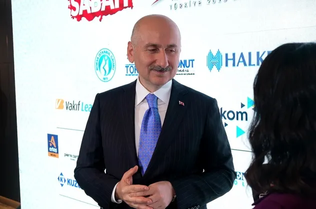 Bakan Adil Karaismailoğlu Takvim.com.tr'ye konuştu! Turkuvaz Medya'daki zirvede CHP'li İBB'ye tepki: "Algı değil icraat yapıyoruz"