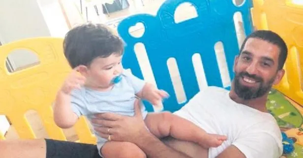 Arda Turan’ın eşi Aslıhan Turan 11 aylık oğlu Hamza Arda’yı şimdiden okula kaydettirdi